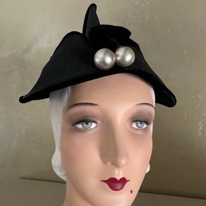 UNIQUE 1930s' BLACK STRAW HAT WITH PEARLS AND VELOUR EDGING